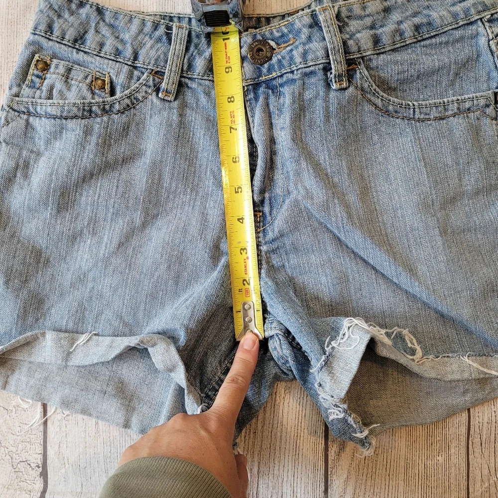Levi Strauss Signature Women's •Size 10• Denim Shorts 4 inch raw hem - Picture 6 of 7